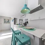 Nyaraló Pepe, Mis Casitas